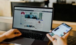Facebook Video Downloader: What Makes FDownloader Different?